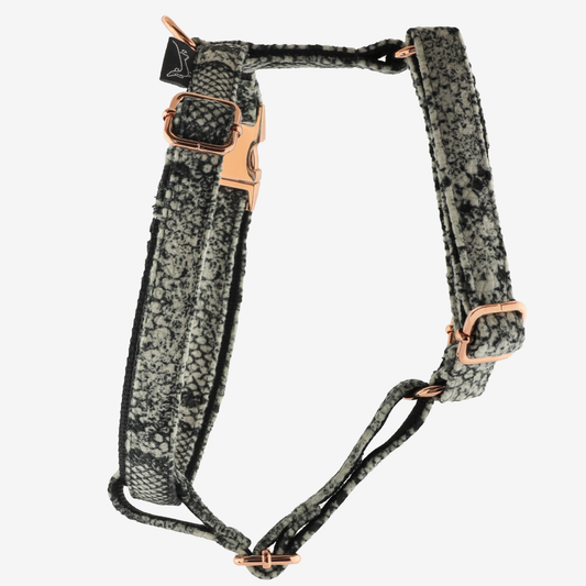 Marley and Co snake am za pse u crno beloj boji imaitacija zmijske kože sa rose gold metalnim delovima 