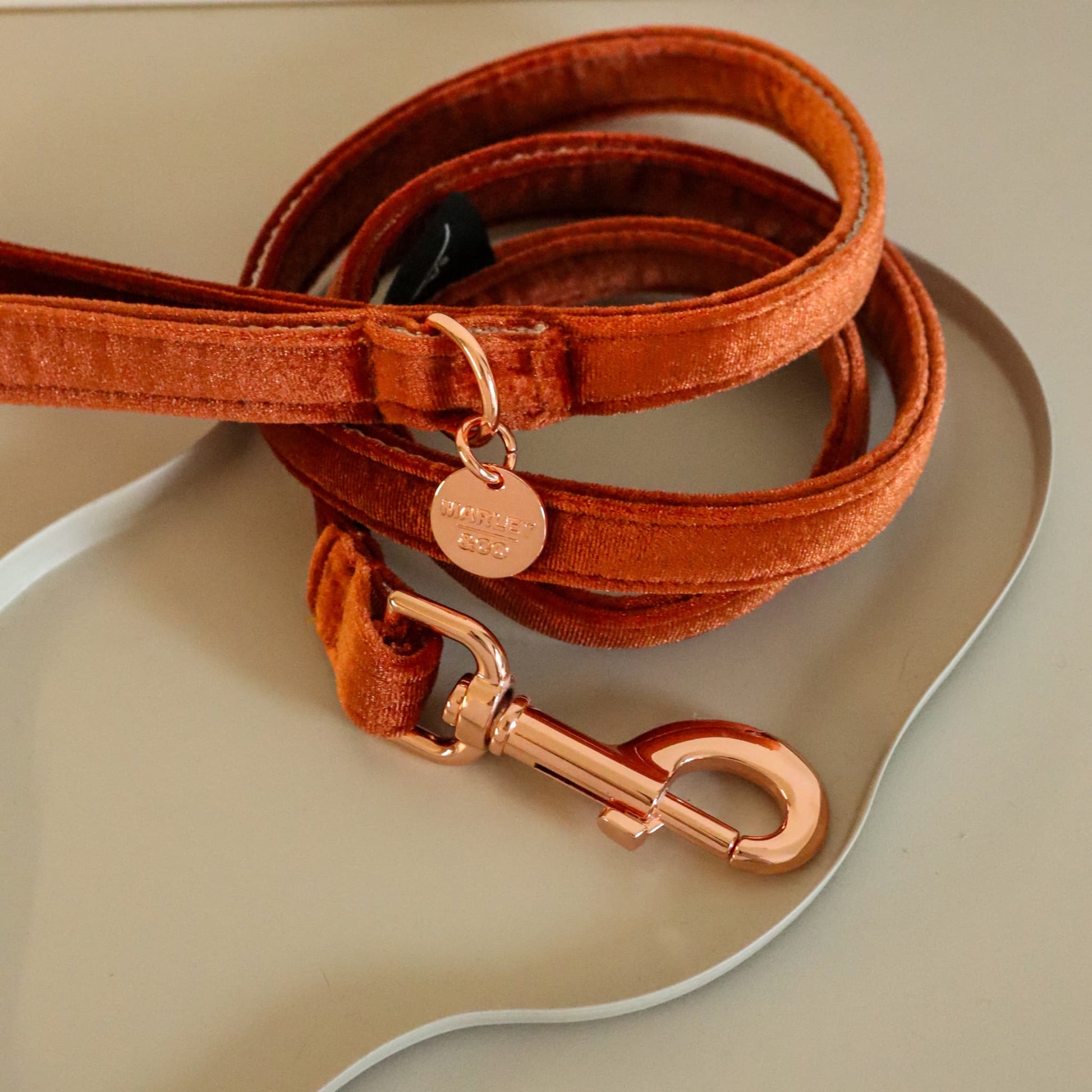 Povodac za pse od pliša sa rosegold metalnim delovima 