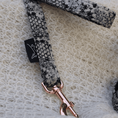 Povodac za pse Snake u zmijskom printu sa rosegold metalnim delovima