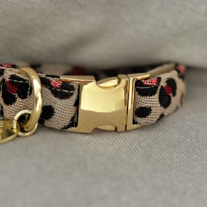 Marley&co ogrlica za pse Wild one u leopard printu sa zlatnim detaljima na mekanoj tkanini